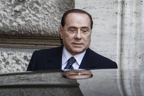 L'ex premier Silvio Berlusconi esce da Montecitorio