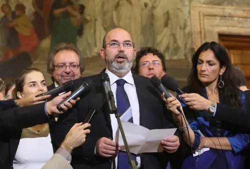 "Quando parla Beppe, smette di piovere". E la "profezia" di Crimi si avvera