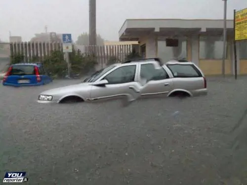 Strada allagata a Brindisi