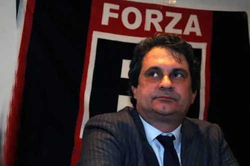 Il leader di Forza Nuova: "Radio Belva circo di nani e ballerine"
