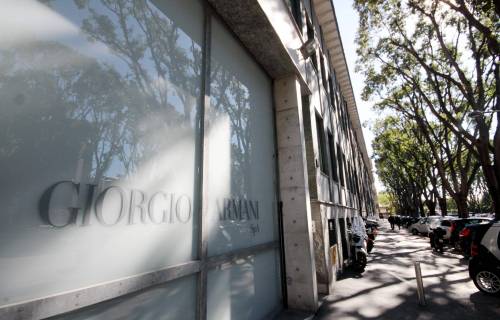 Dipendente-spia da Armani Rubava gli abiti «top secret»