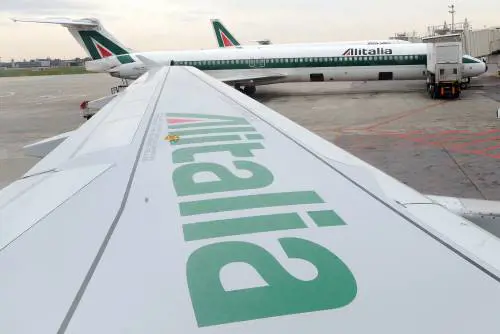 Aerei dell'Alitalia in pista a Linate