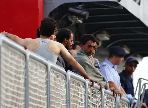 Il golpe del governo sull'immigrazione: clandestini legalizzati