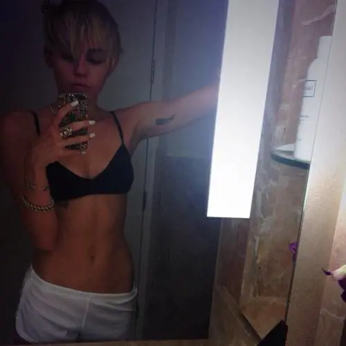 Dal porno all'antisemitismo: uno scandalo al giorno per Miley Cyrus