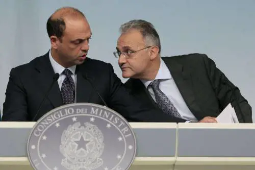 Sbarco immigrati, il governo lancia l'operazione "Mare nostrum"
