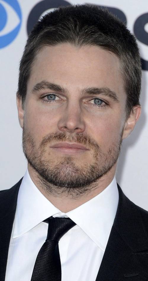 Stephen Amell sarà protagonista di «50 sfumature». Forse Scendono le quote di Charlie Hunnam