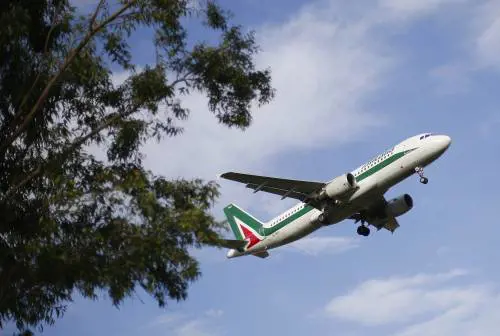 Aiuti ad Alitalia, ma risparmiateci i veti della Cgil