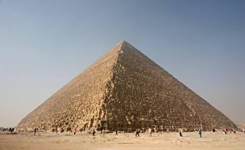 Affittare piramidi e sfinge? Farebbe bene alla cultura