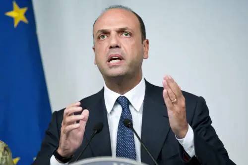 Alfano diserta il vertice e studia la rivincita. Ora Schifani lo segue