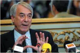 Il Comune promette una sede agli anziani. Poi la regala all'Anpi