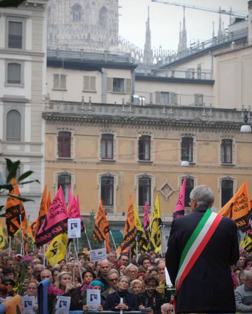Migliaia al funerale di Lea Garofalo Riposerà tra i grandi al Monumentale