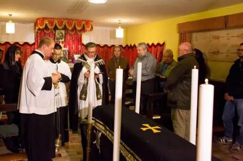 Don Floriano Abrahamowicz celebra un requiem per l'amico Erich Priebke