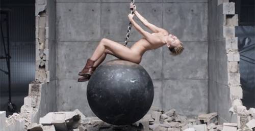 Elton John: “Miley Cyrus durerà poco…”