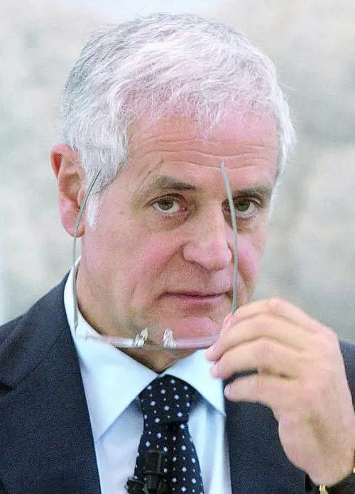 "Repubblica" arruola Formigoni. Da mascalzone a guru anti Cav
