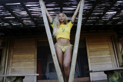 Beyoncé scalda i fan, foto hot sul web