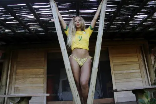 Beyoncé scalda i fan, foto hot sul web