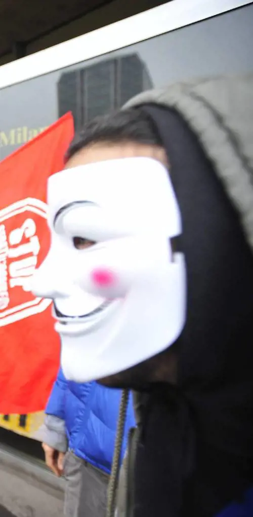 Assessori aprono gli uffici agli abusivi