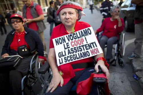 Medico malato di Sla muore a Roma dopo un presidio di protesta e incontro col governo