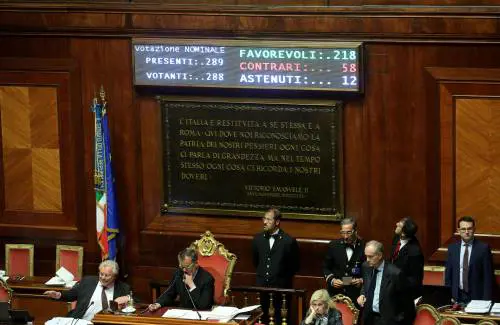 Governo salvo per 4 voti: messaggio Pdl a Letta