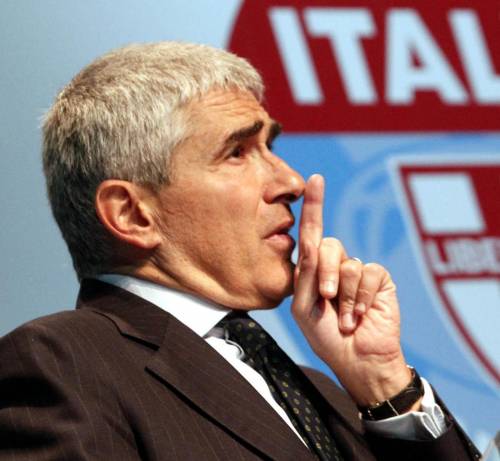 Casini tende una mano e propone di rinviare il voto sulla decadenza 