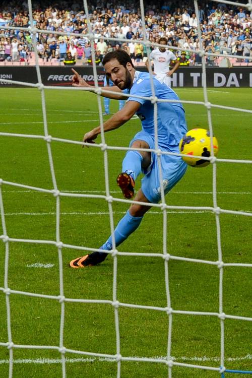 Il Napoli rialza la testa e abbatte un miniToro