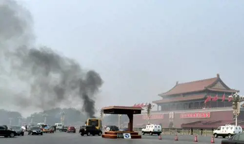 Tienanmen, 5 arresti per l'attentato. "Sequestrate bandiere jihadiste"