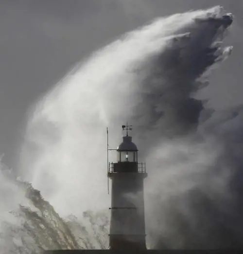 Maltempo, bufera nel Nord Europa: 8 morti e trasporti in tilt