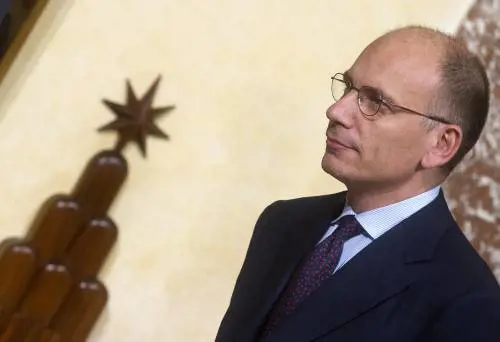 Letta alza i toni dello scontro: "Decadenza e governo restino distinti"