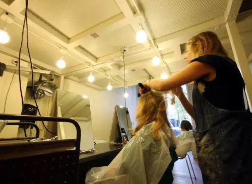 Il parrucchiere è fai da te (e low cost)