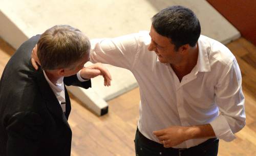Matteo Renzi e Gianni Cuperlo all'assemblea del Partito Democratico a Roma