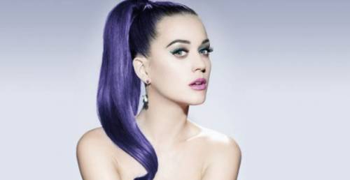 Katy Perry, confessioni hot: "Ho fatto sesso per la prima volta a 16 anni in una Volvo"