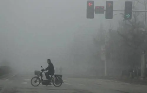 Ora Pechino esalta lo smog "Egualitario ed esilarante"