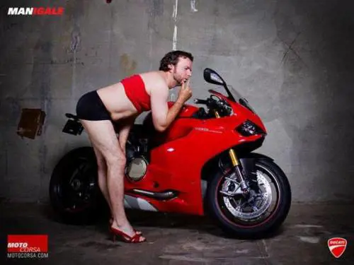 Ducati, uomini al posto delle sexy modelle?