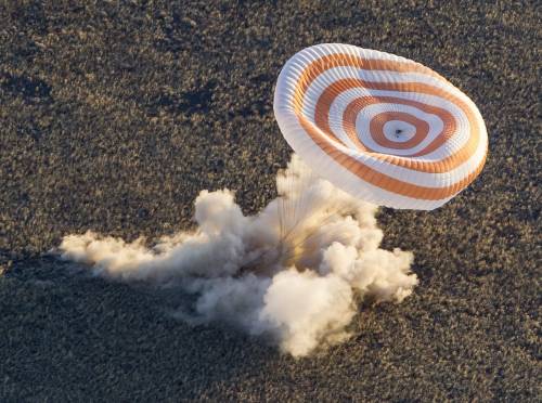 Soyuz torna dallo spazio