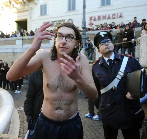 Palpeggia un cronista, ​Paolini va a processo