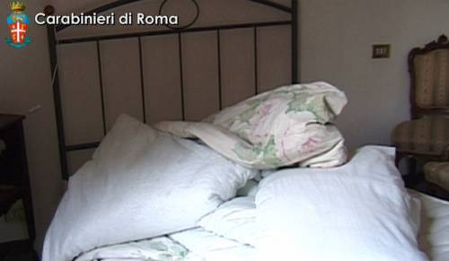 L'alcova delle baby squillo in un appartamento dei Parioli (Roma)