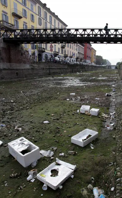 I Navigli di Leonardo? Discarica della movida