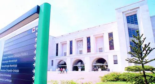 Morto accoltellato nel parcheggio di un supermercato