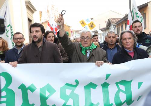 Salvini lancia un'iniziativa contro l'euro: "Ha fatto peggio del nazismo"