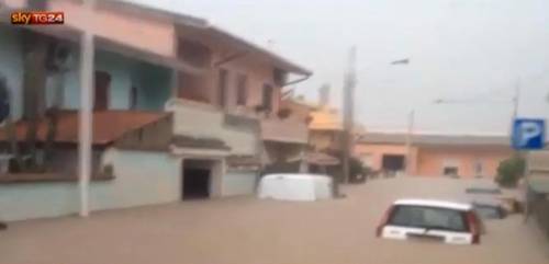 È strage di bambini. Il tuffo disperato del papà per salvare la famiglia