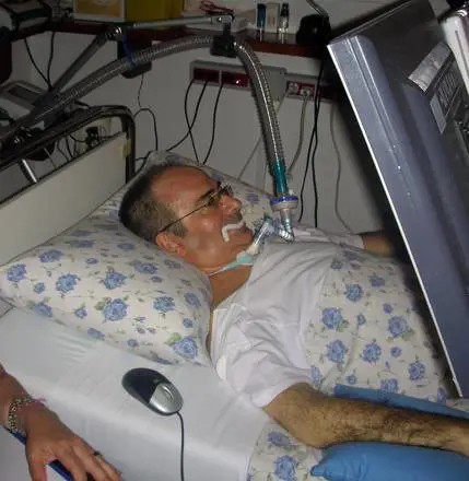 Malato di Sla stacca le batterie al respiratore in segno di protesta
