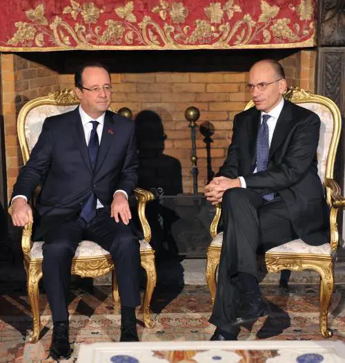 Hollande rilancia Air France-Alitalia 