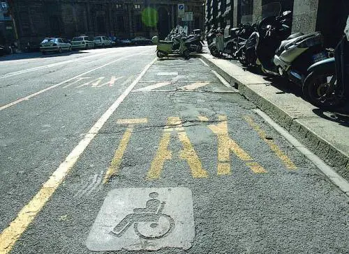 «Noi, prigionieri sulle carrozzine in piazza Duomo»