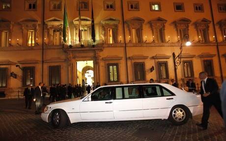 Viaggio ad Amalfi in limousine. Consiglieri Pd chiedono il rimborso