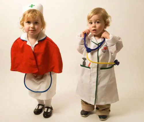 L'Europa dà lezioni di sesso: a tre anni il gioco del dottore