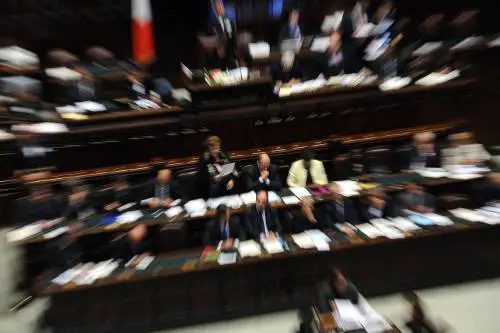 Governo Letta appeso a un filo, si fa strada l'ipotesi rimpasto