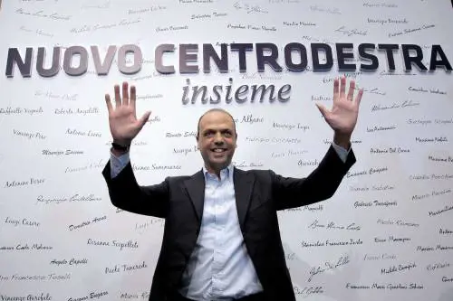 Bocchino ha ceduto ad Alfano il marchio "Nuovo Centrodestra"