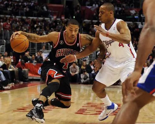Nba, Rose fa ancora crac: stagione finita  Bryant rinnova coi Lakers per altri 2 anni