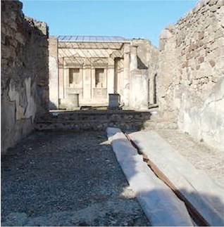 Pompei, Bray promette: presto lavori di restauro Ma gli scavi vanno in pezzi