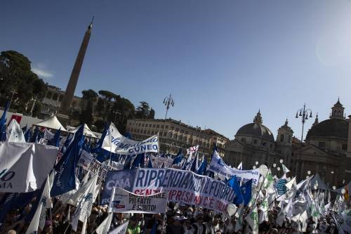 Già prima dell'orario di convocazione, Piazza del Popolo si è riempita di manifestanti